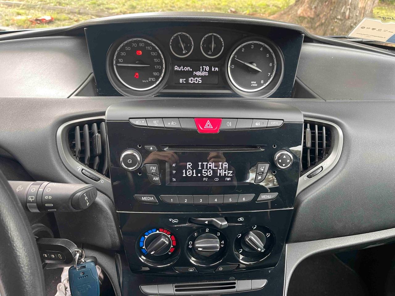 Lancia Ypsilon 1.2 69 CV 5 porte Elefantino NEOPATENTATI