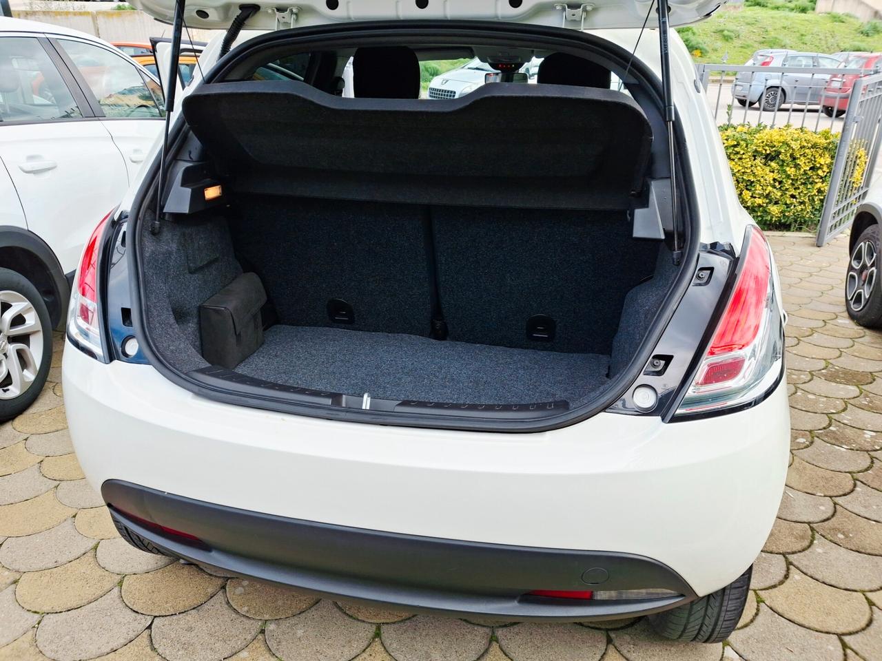 Lancia Ypsilon 0.9 TwinAir 5 porte Metano Ecochic Gold