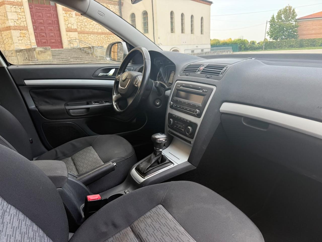 Skoda Octavia 1.6 TDI CR F.AP. DSG Wagon Elegance