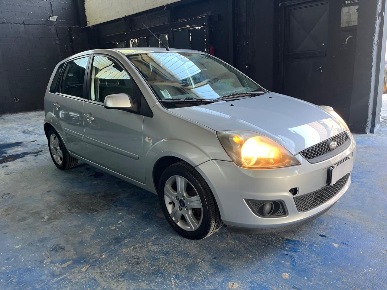 Ford Fiesta 1.4 16V 5p. Ghia