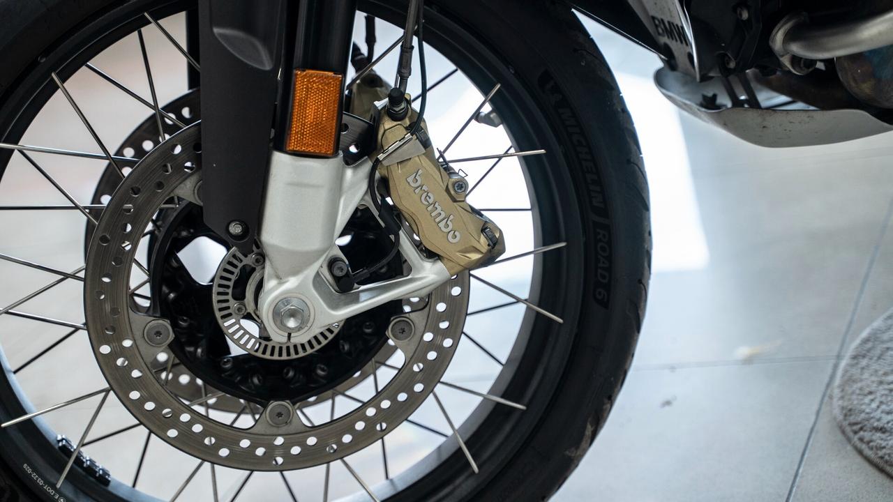 BMW R 1250 GS ADVENTURE RALLYE PACK LUCI AKRAPOVIC CRUISE RISCALDAMENTO MANOPOLE + BORSE RIGIDE