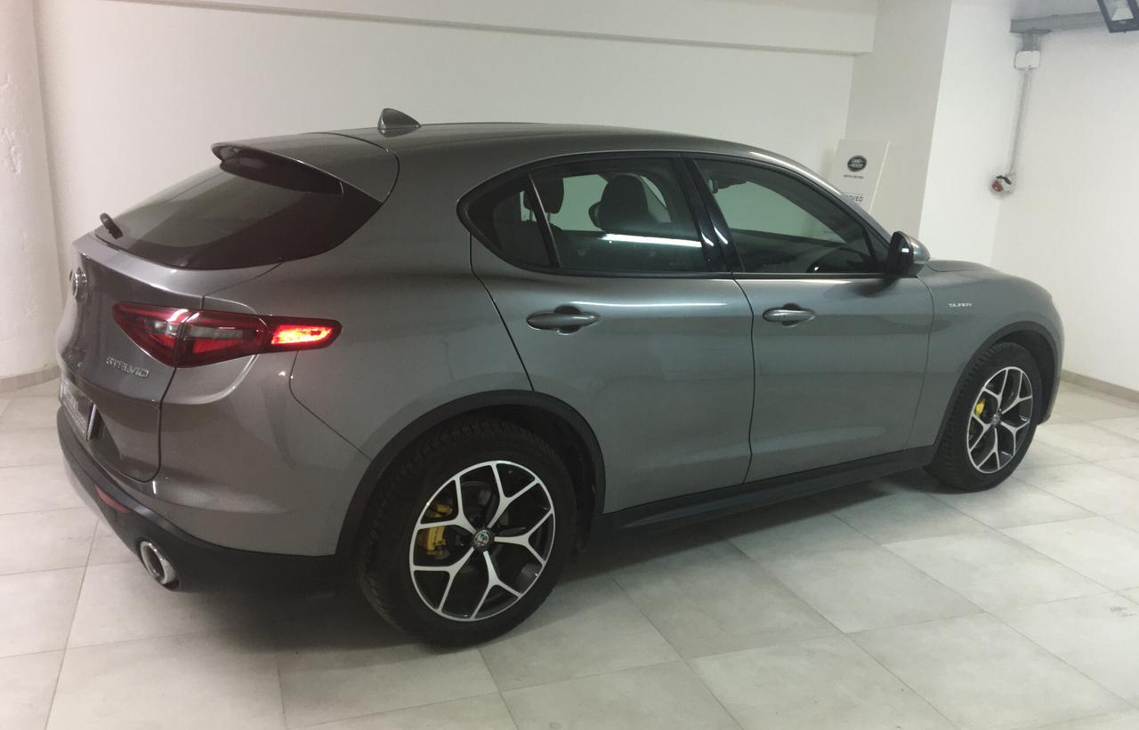 Alfa Romeo Stelvio 2.2 Turbodiesel 160 CV AT8 RWD Super