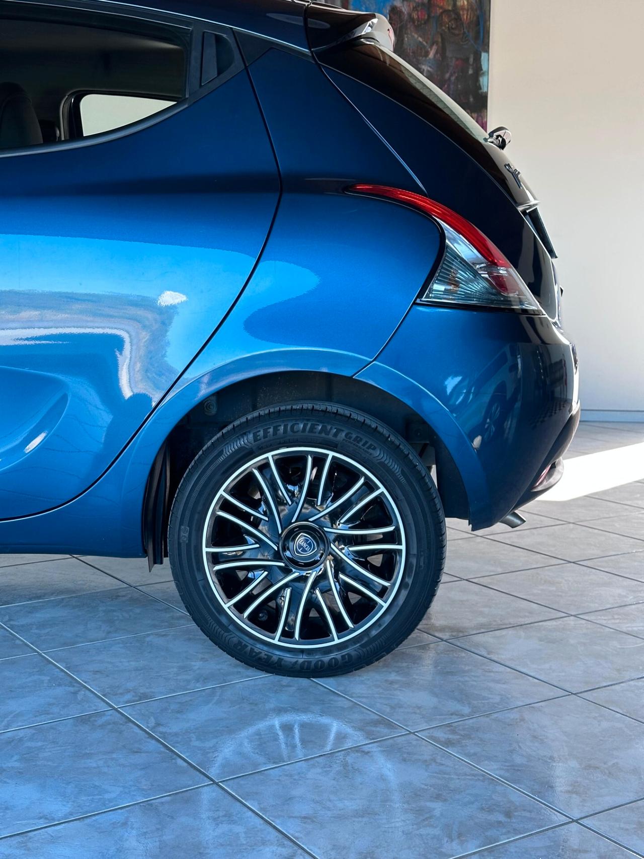 Lancia Ypsilon 1.0 FireFly 5 porte S&S Hybrid Gold
