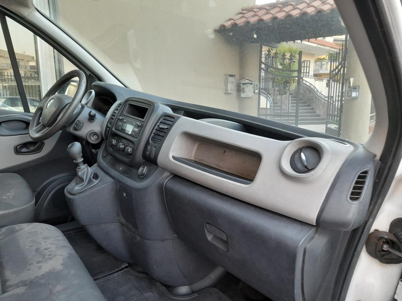 RENAULT TRAFIC 2014