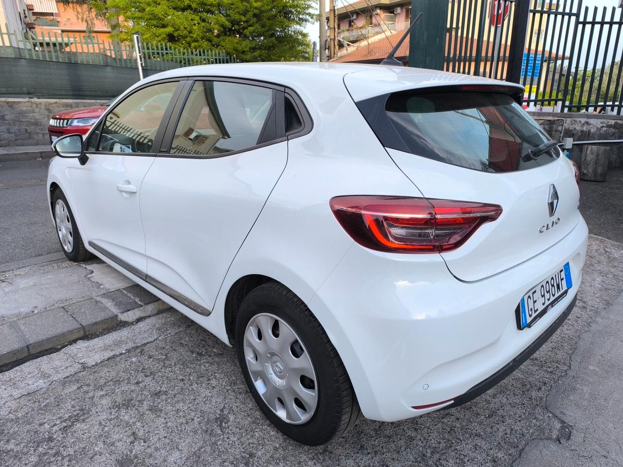 Renault Clio full Hybrid e-tech 140cv 5p automatica