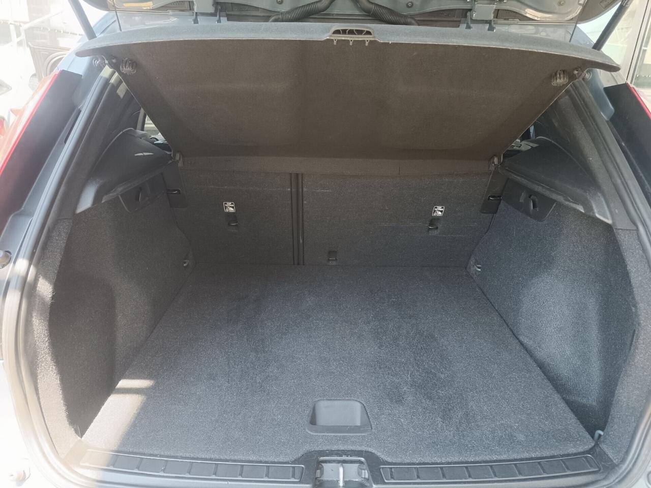 Volvo XC40 D3 Momentum Pro AUTOM. RETROCAMERA NAVI