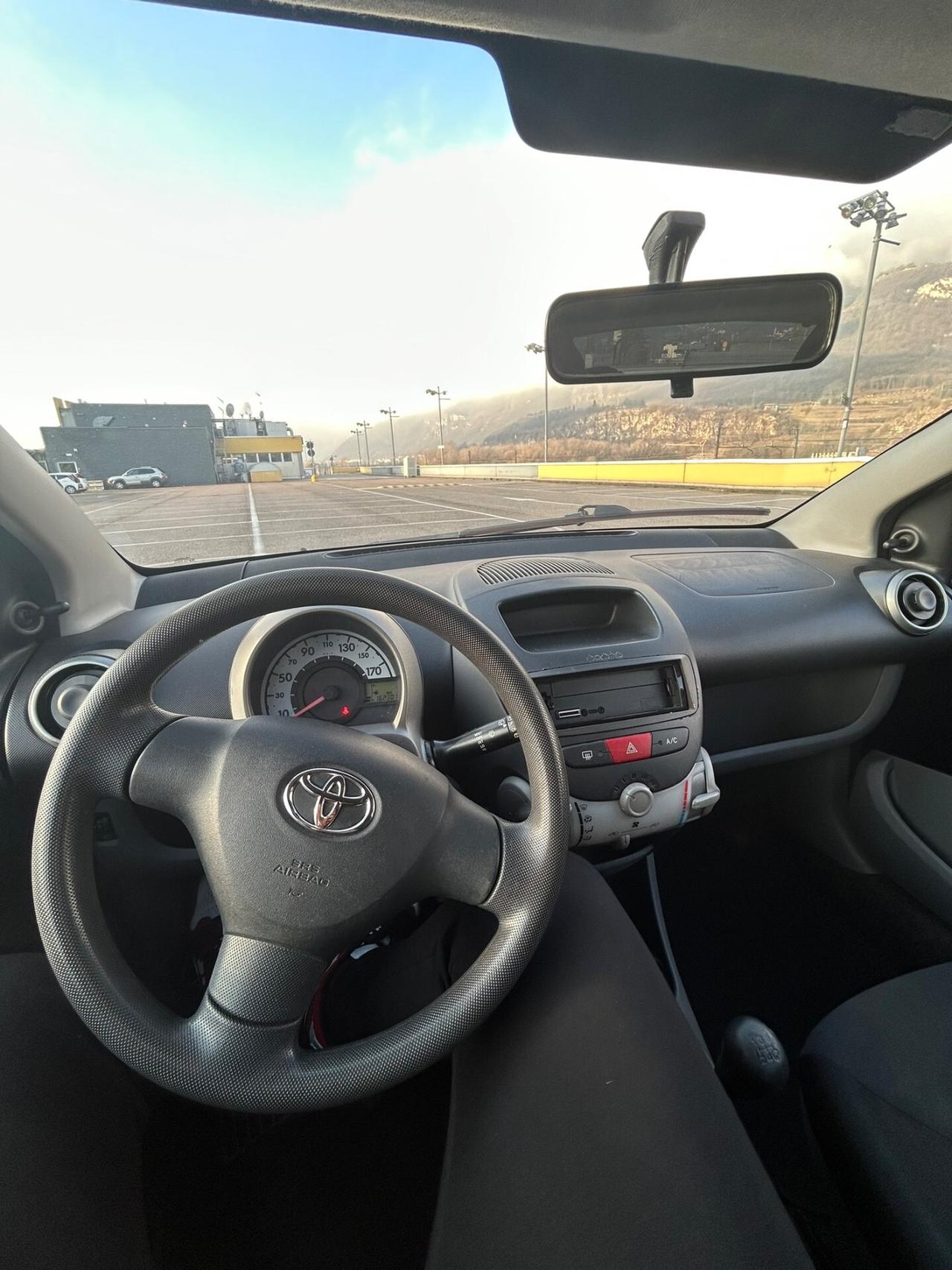 Toyota Aygo 1.0 12V VVT-i 5 porte Neopatentati