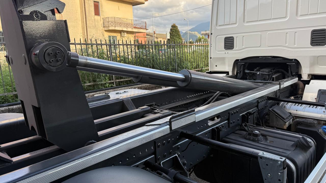 Iveco EUROCARGO SCARRABILE NUOVO MARCA TAM