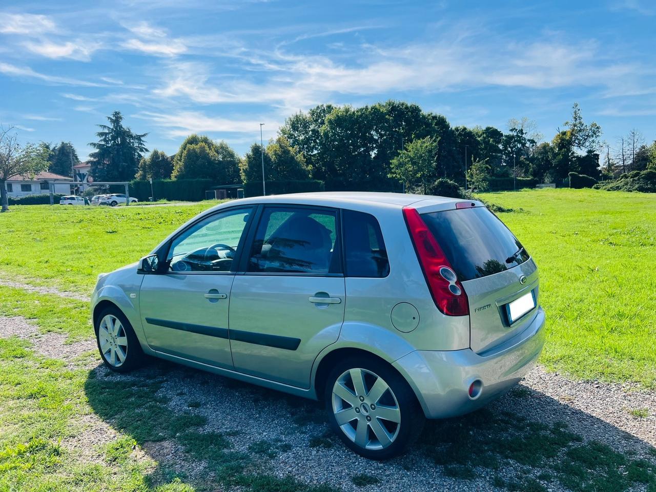 Ford Fiesta 1.2 16V 5p. Ghia