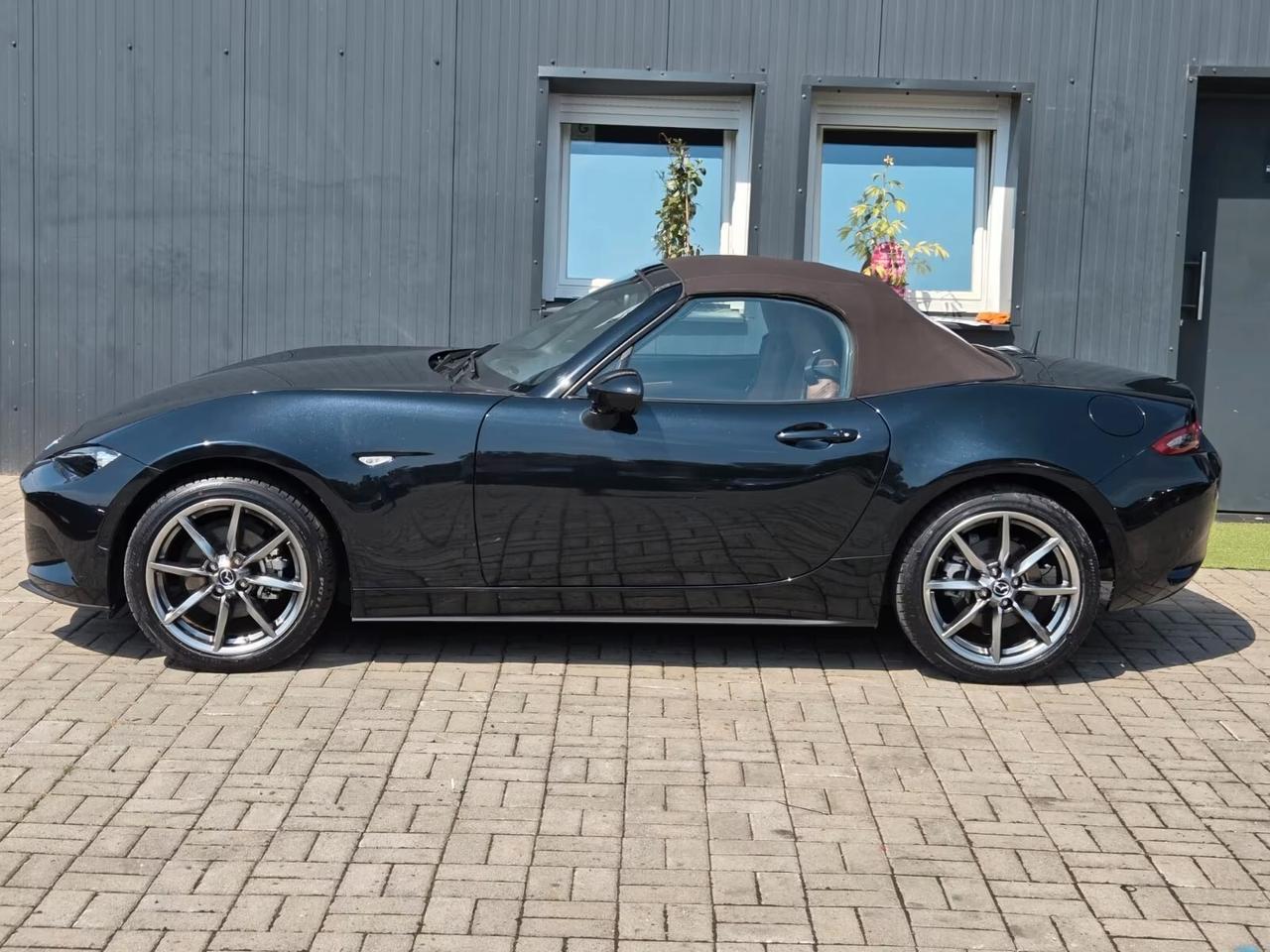 Mazda MX-5 2.0L Skyactiv-G RF Kazari