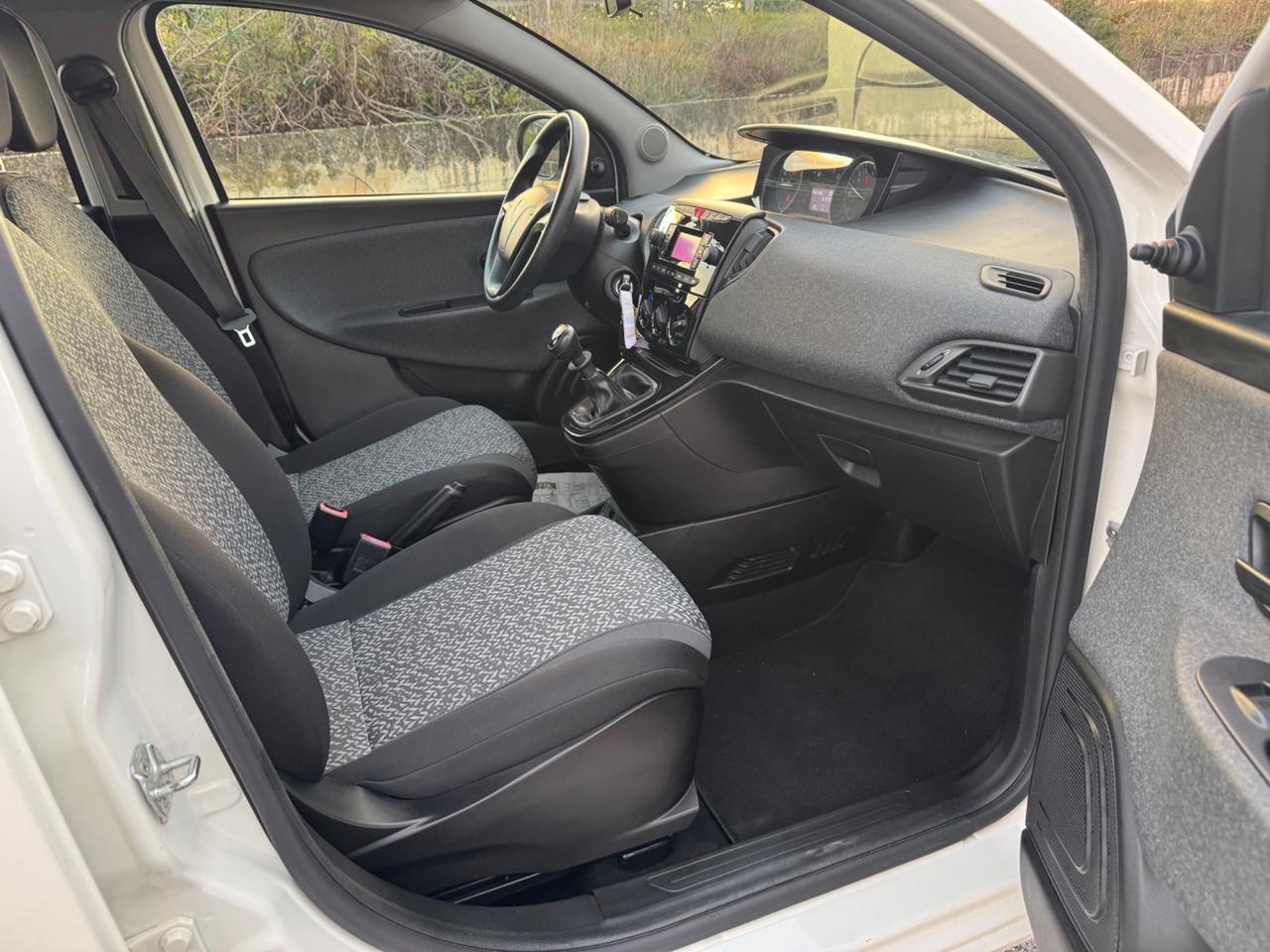 Lancia Ypsilon 1.2 69 CV 5 porte S&S Gold