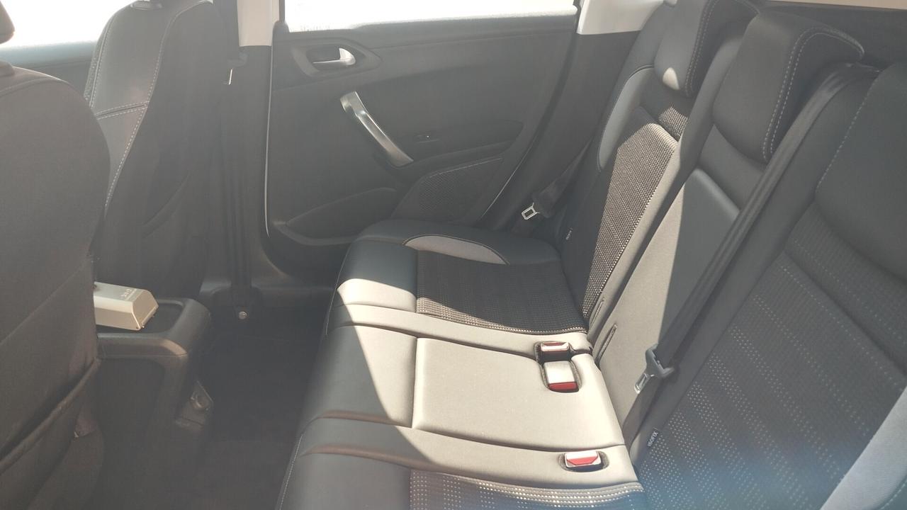 PEUGEOT 2008 1.5 DIESEL-AUTO-NAVI