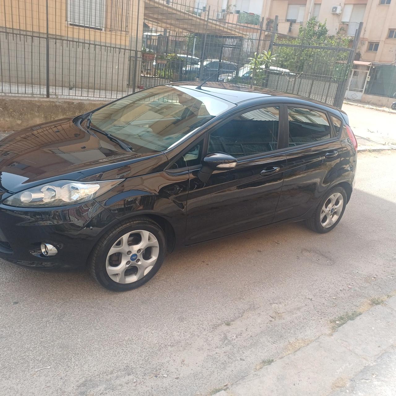 Ford Fiesta 1.4 TDCi 70CV 5 porte Titanium