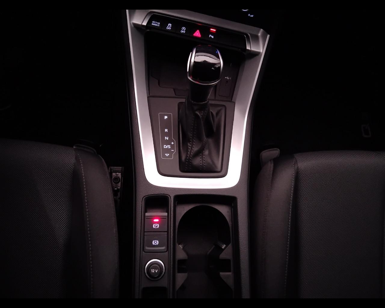 AUDI Q3 I 2019 Sportback - Q3 Sportback 35 2.0 tdi Business Plus