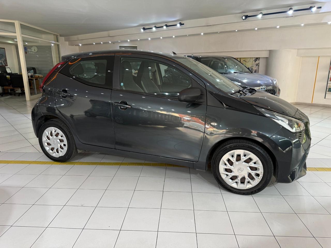 Toyota Aygo 1.0 VVT-i 72 CV 5 porte x-play MMT