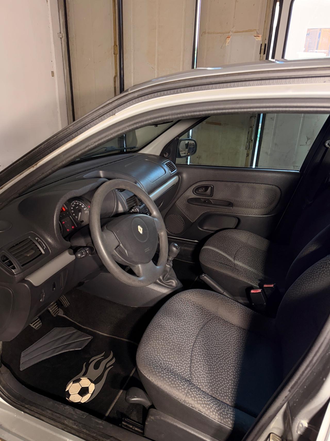 Renault Clio Storia 1.2 16V 5 porte Dynamique