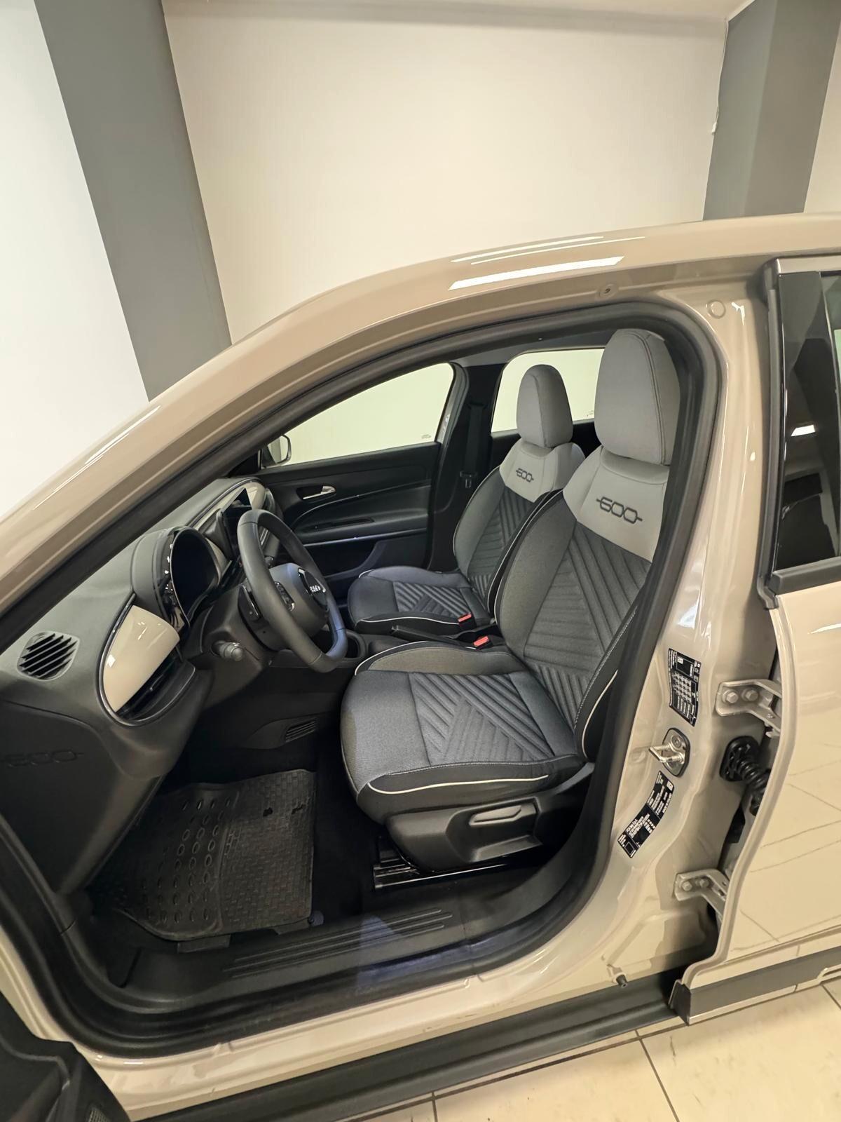 Fiat 600 Hybrid 100 CV DCT MHEV