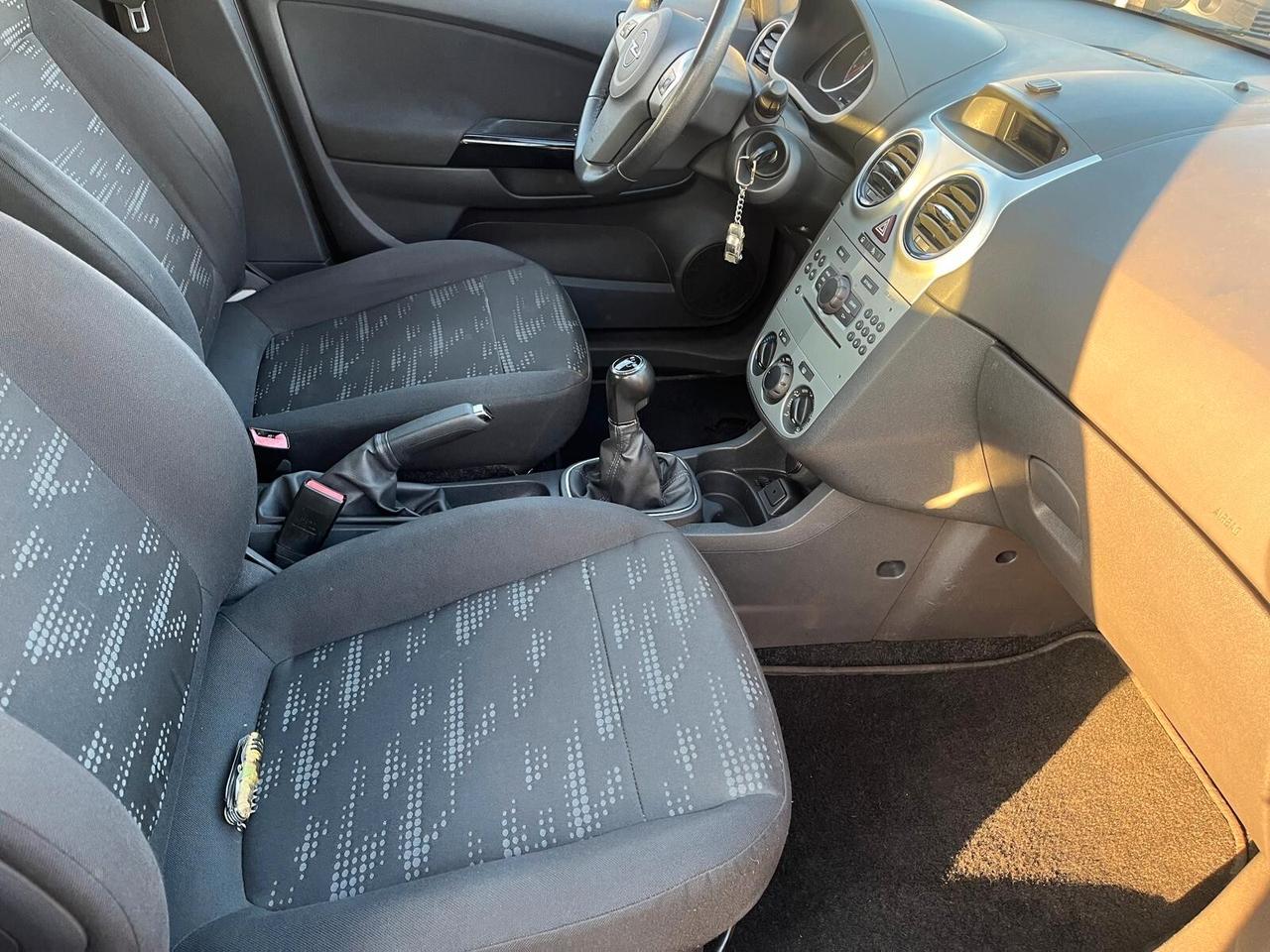 Opel Corsa 1.2 5 porte Club