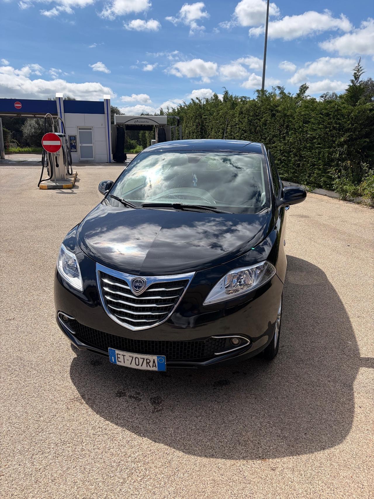 Lancia Ypsilon 0.9 TwinAir 85 CV 5 porte Metano Ecochic Gold