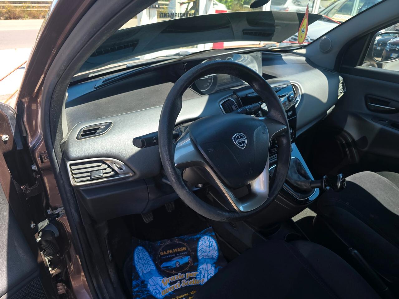 Lancia Ypsilon 0.9 TwinAir 85 CV 5 porte Metano Ecochic Elefantino