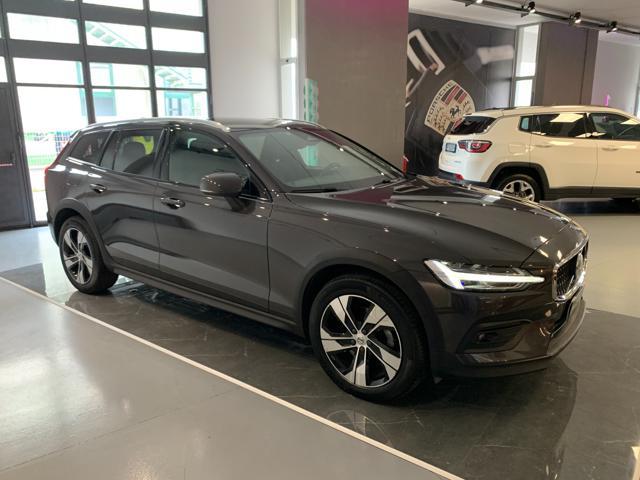 VOLVO V60 Cross Country B4 (d) AWD automatico Ultimate