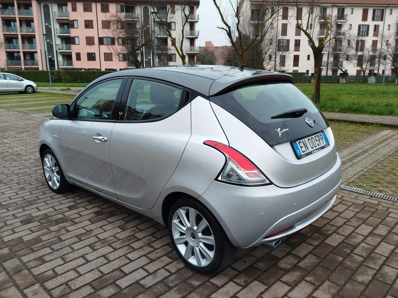 Lancia Ypsilon 1.2 69 CV Unyca