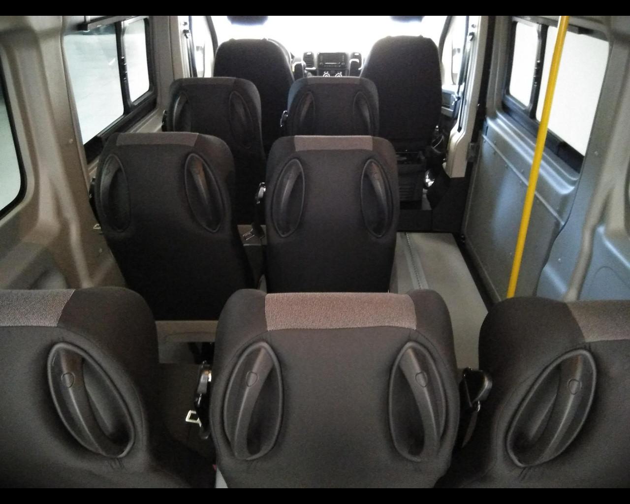 PEUGEOT Boxer 335 2.2 bluehdi 140cv S&S Vetrato allestito con sollevatore