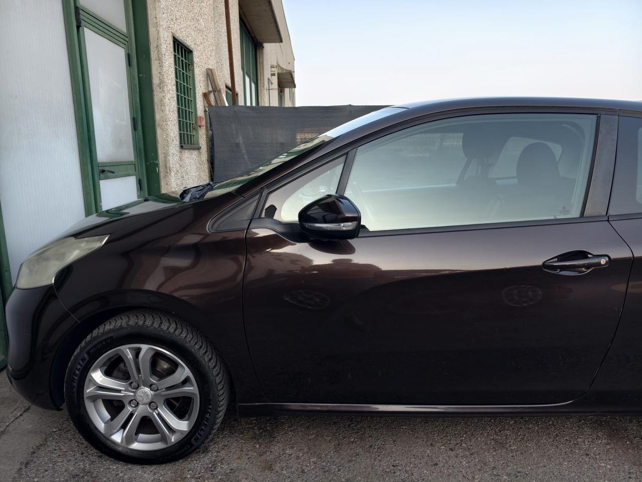 Peugeot 208 1.2 BENZINA NEOPATENTATI 3 PORTE 2012