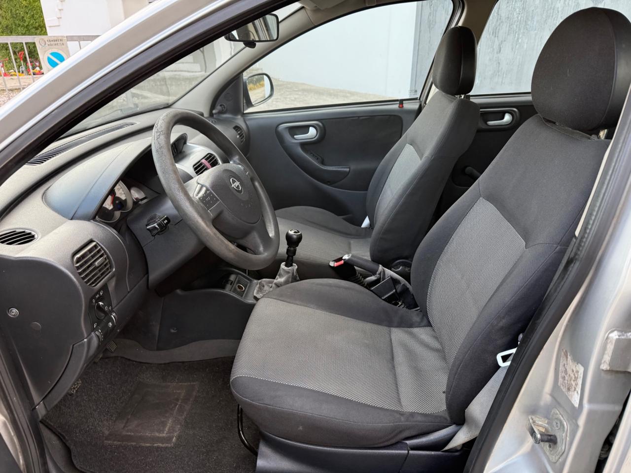 Opel Corsa 1.2 5 porte Cosmo 2006 no blocchi città