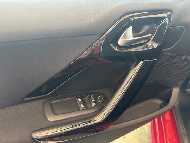 PEUGEOT 208 2018