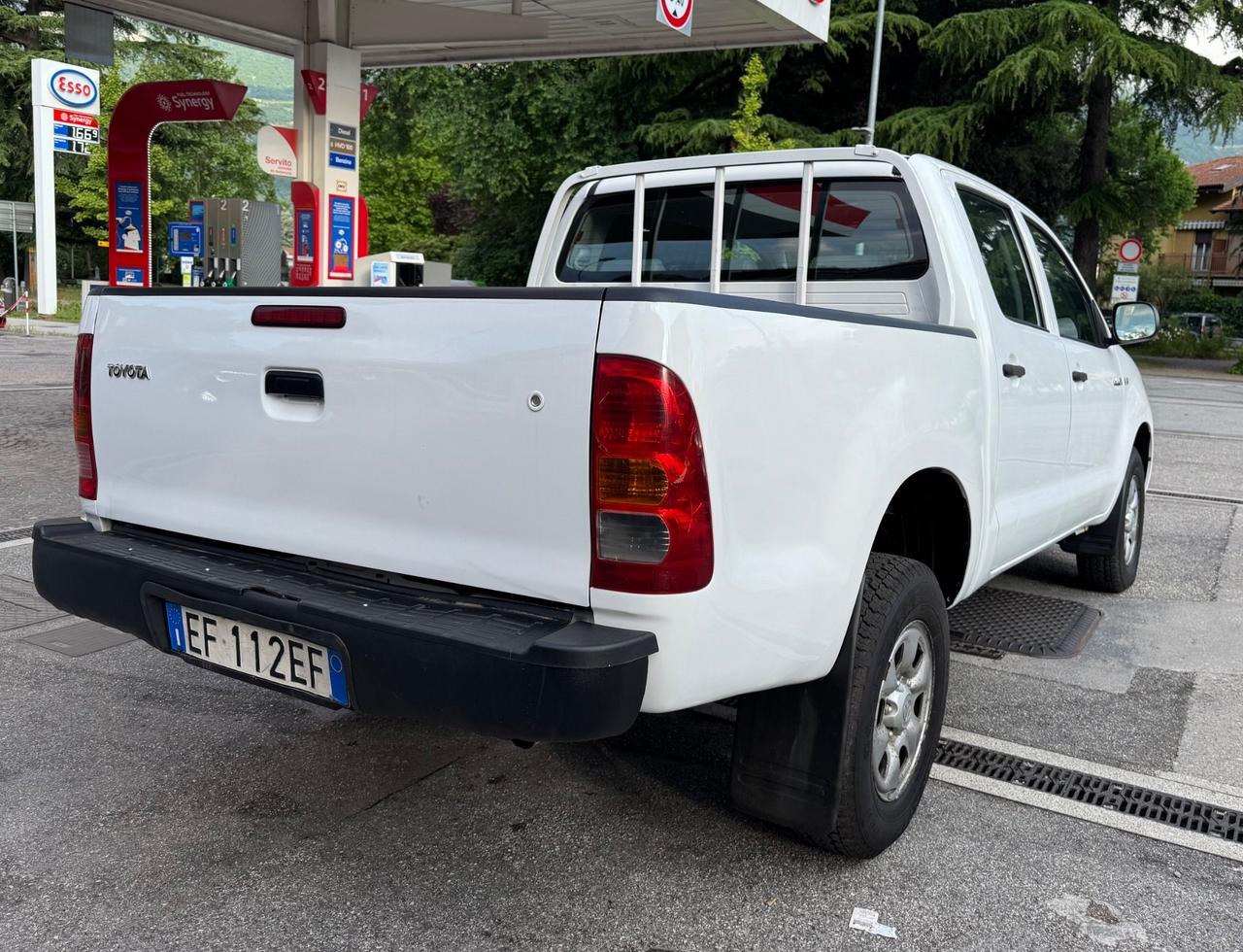 Toyota Hilux 2.5 D-4D 4WD 4p. Double Cab DLX