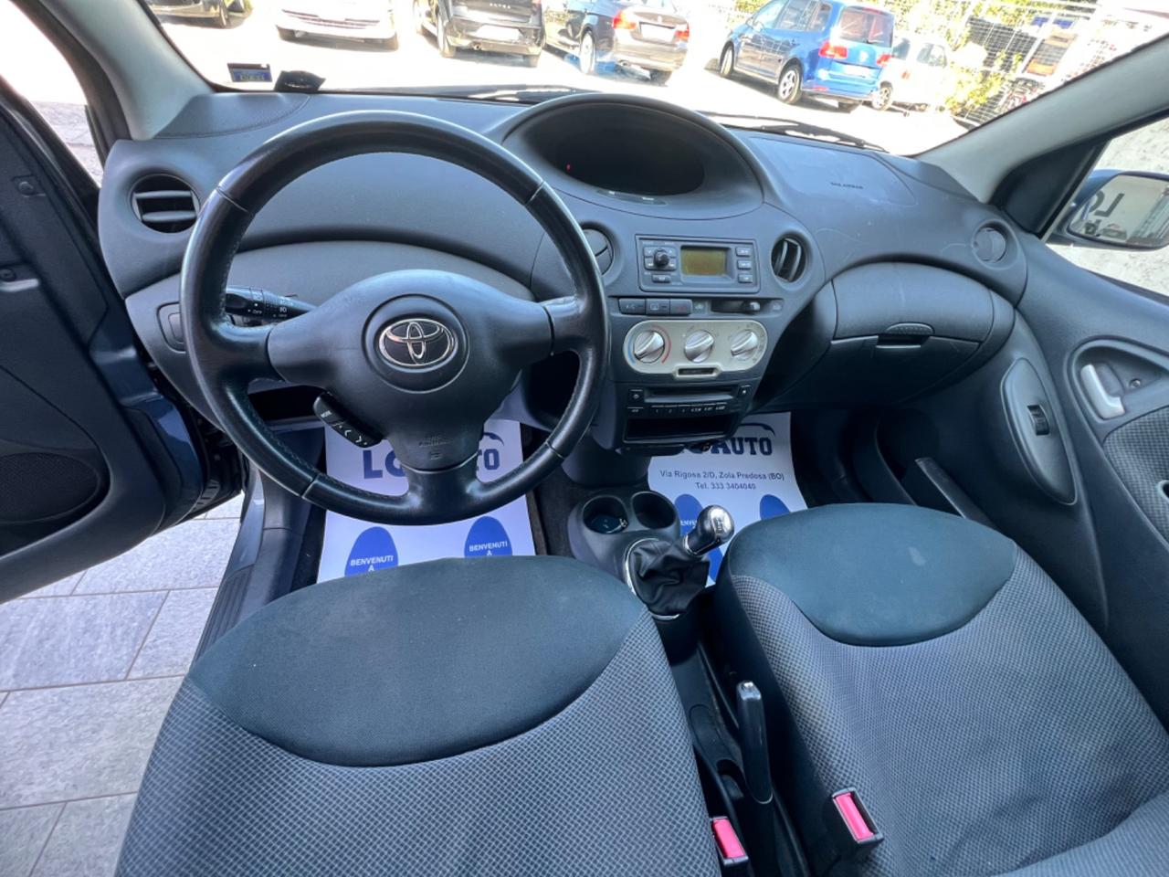 Toyota Yaris 1.3i 16V cat 5 porte Sol