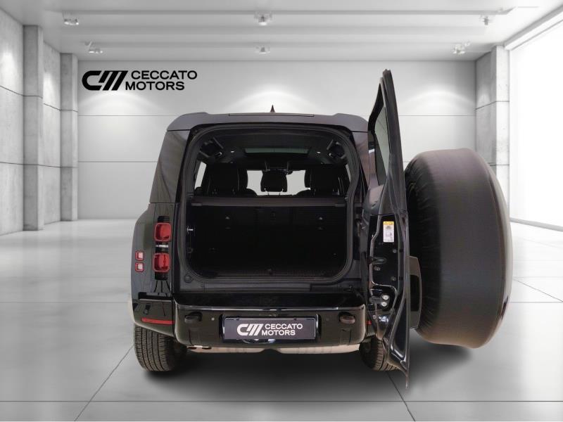 Land Rover Defender 110 3.0 I6 MHEV X-Dynamic SE AWD Auto