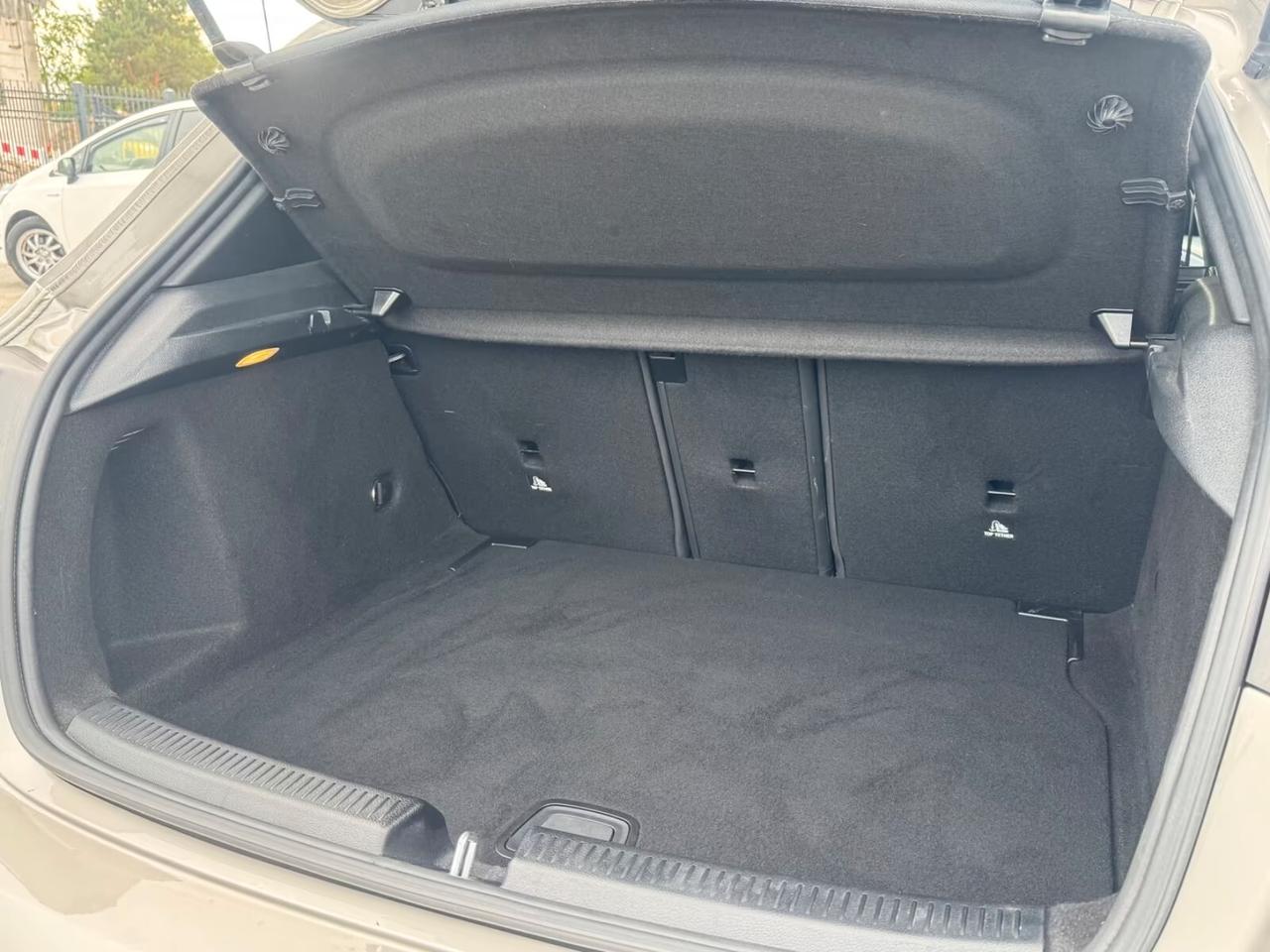 Mercedes-benz A 180 Premium AMG 136CV MBUX