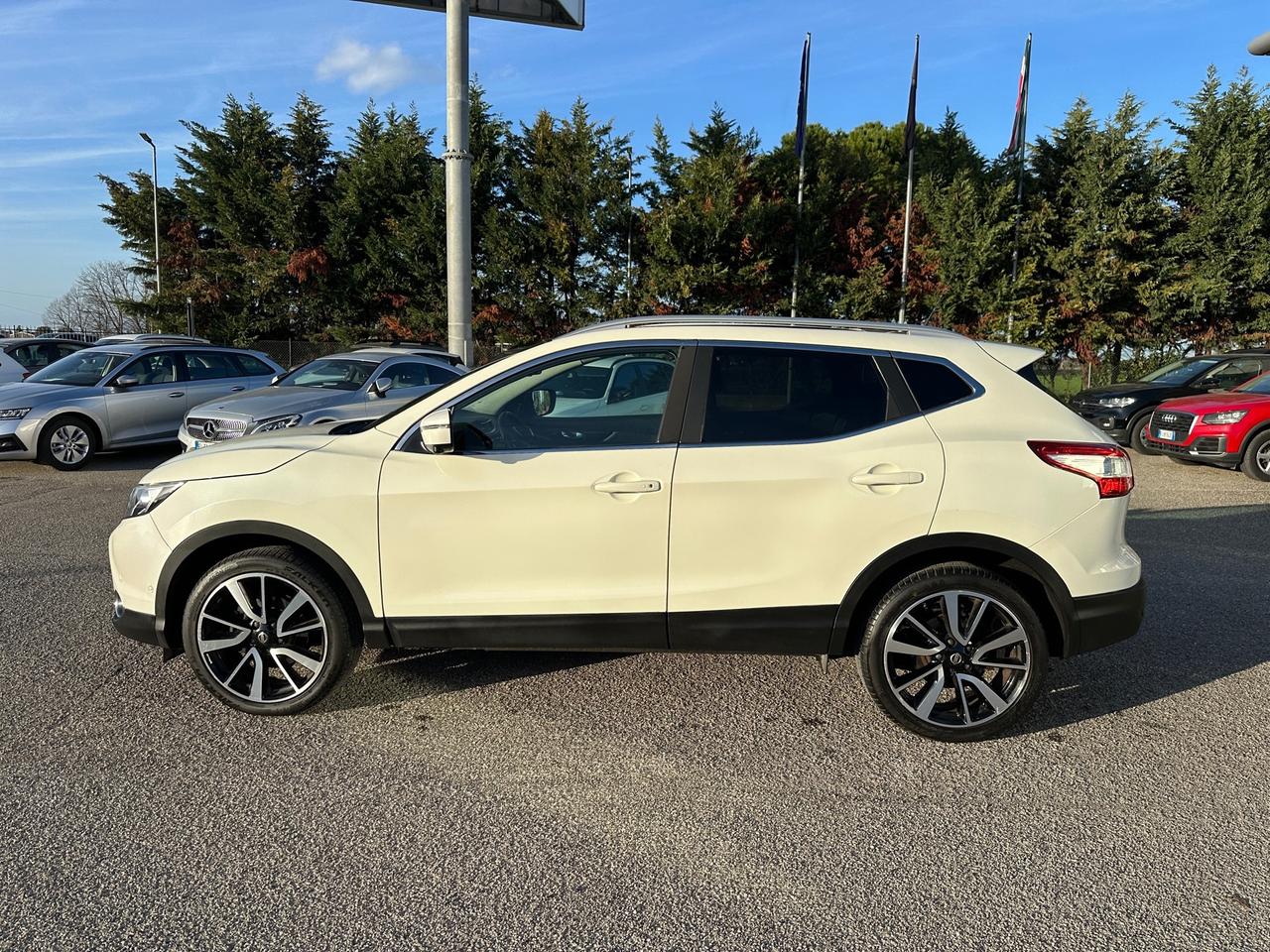 Nissan Qashqai 1.6 dCi 2WD Tekna - 2015