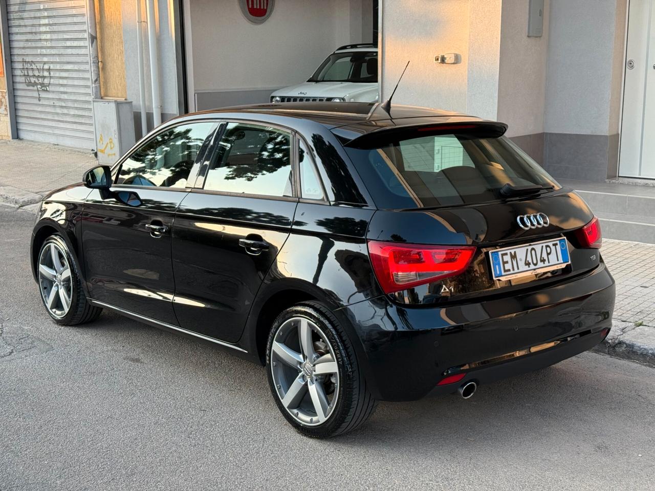 Audi A1 SPB 1.6 TDI 105CV NAVI LED - 2012