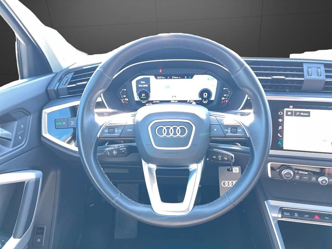 Audi Q3 45 1.4 tfsi e Business s-tronic