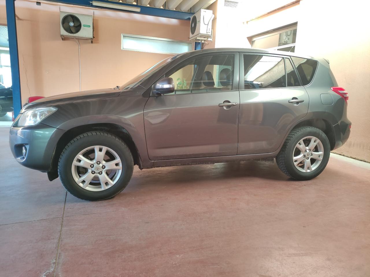 Toyota RAV4 RAV 4 2.2 D-4D 150 CV Luxury