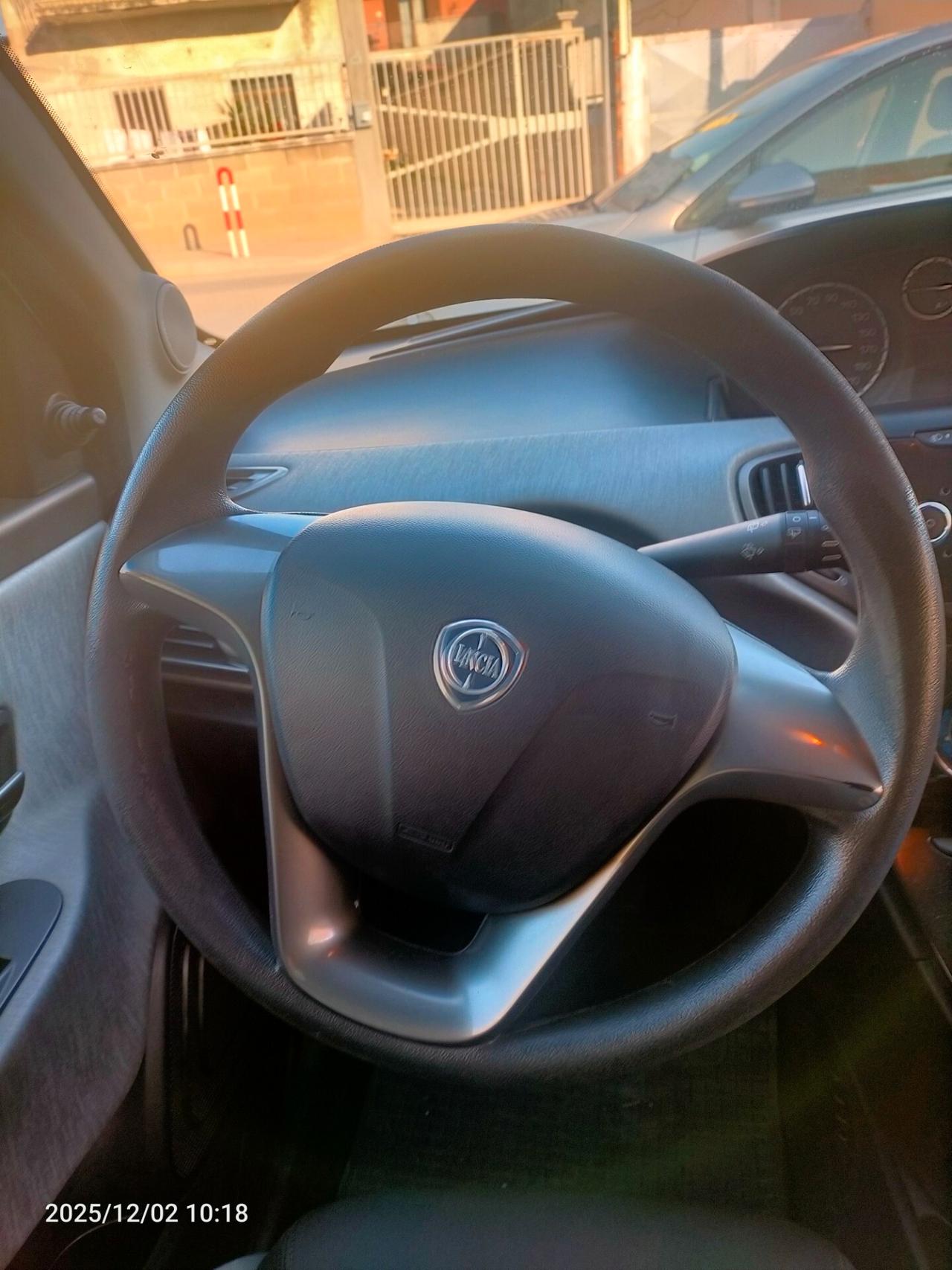 Lancia Ypsilon 1.2 69 CV 5 porte Silver