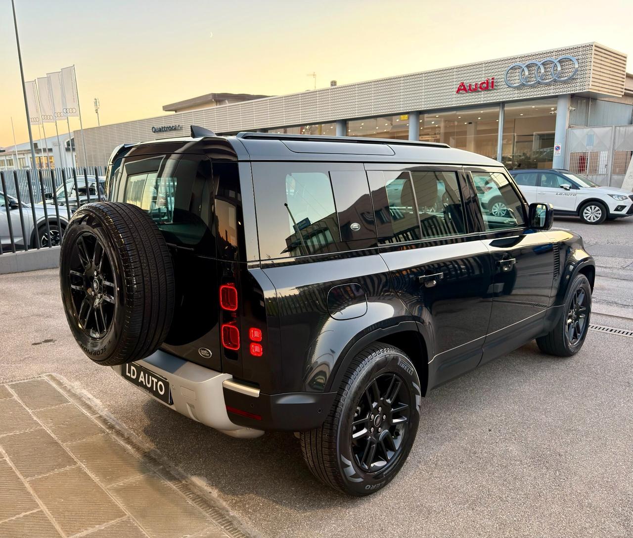 Land Rover Defender 110 3.0D I6 250 CV AWD Auto SE