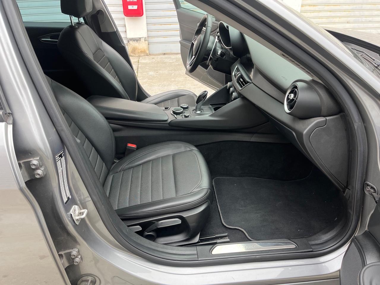 Alfa Romeo Giulia 2.2 Turbodiesel 180 CV AT8 Business Sport Launch Ed.