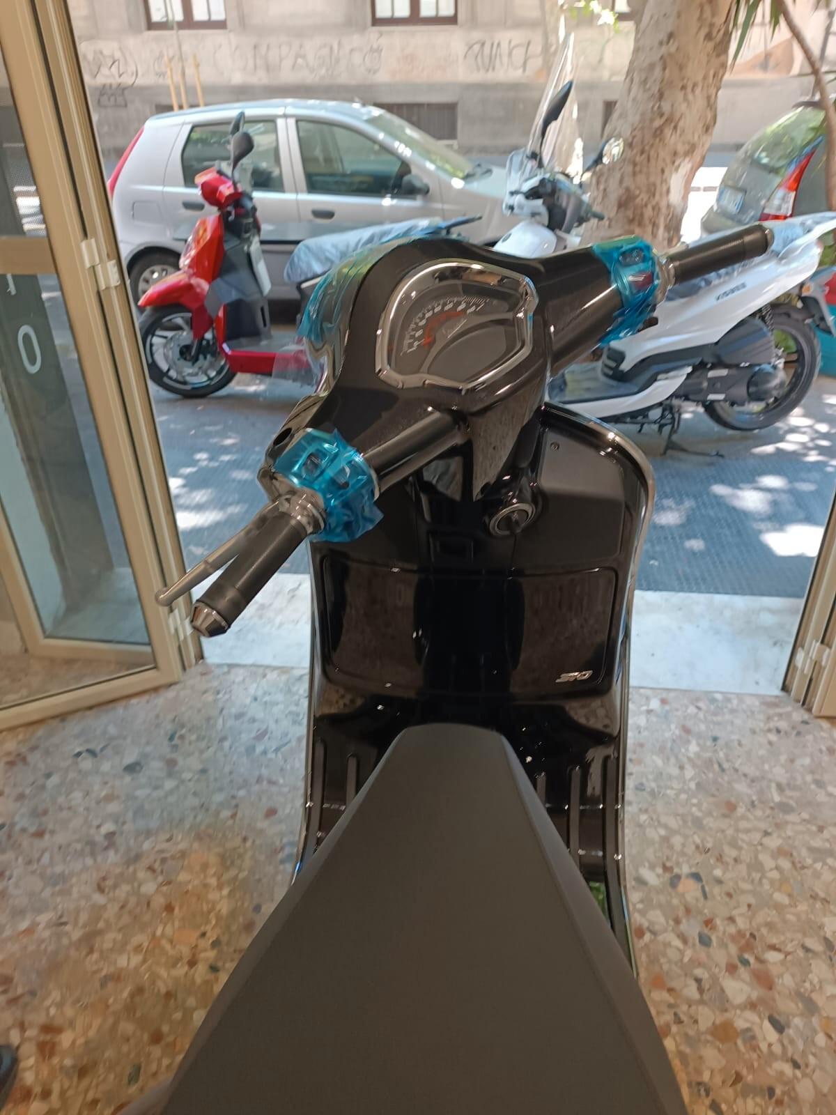Piaggio Vespa 310 GTS hpe
