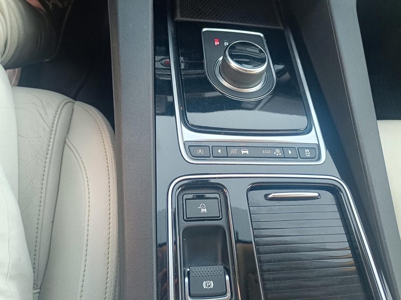 Jaguar F Pace 2.0d Prestige 2017, MOTORE NUOVO