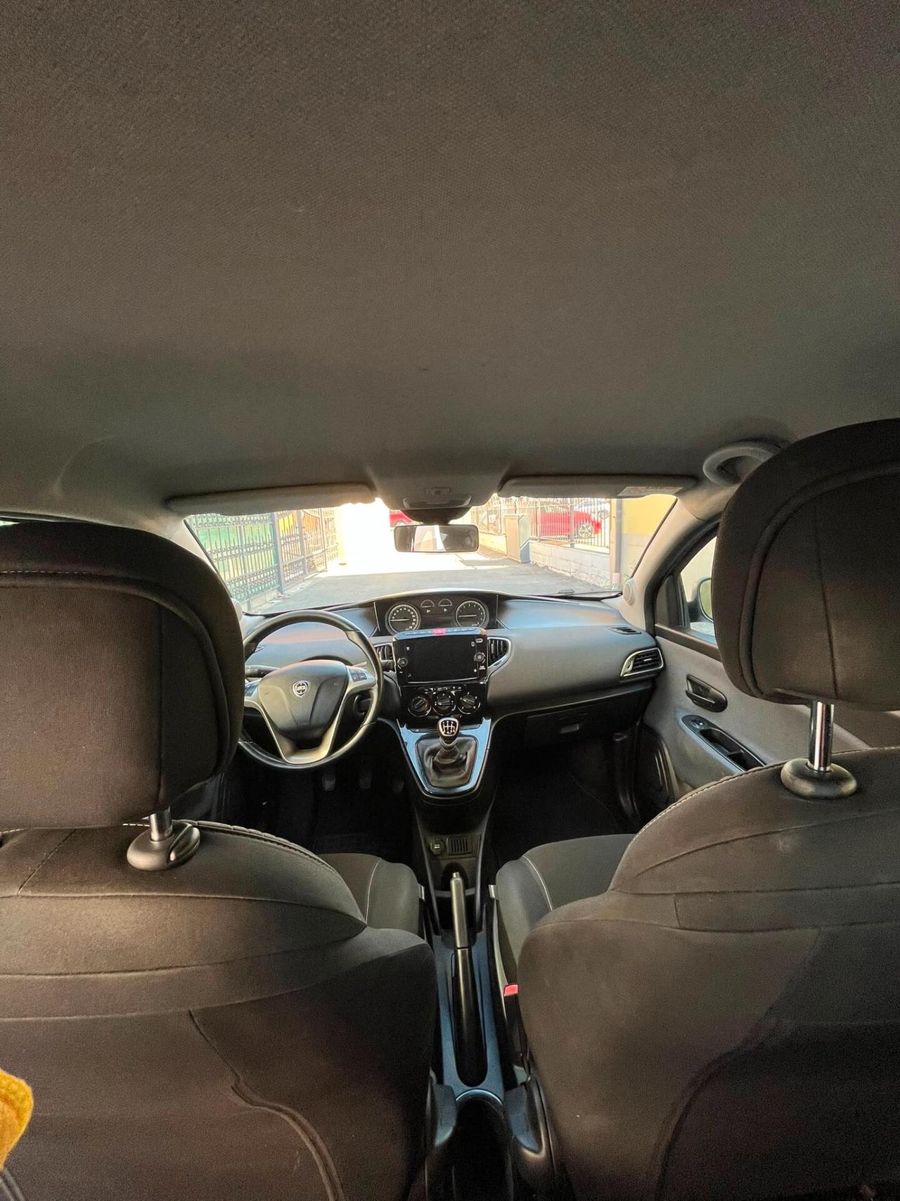 Lancia Ypsilon 1.0 Hybrid Gold