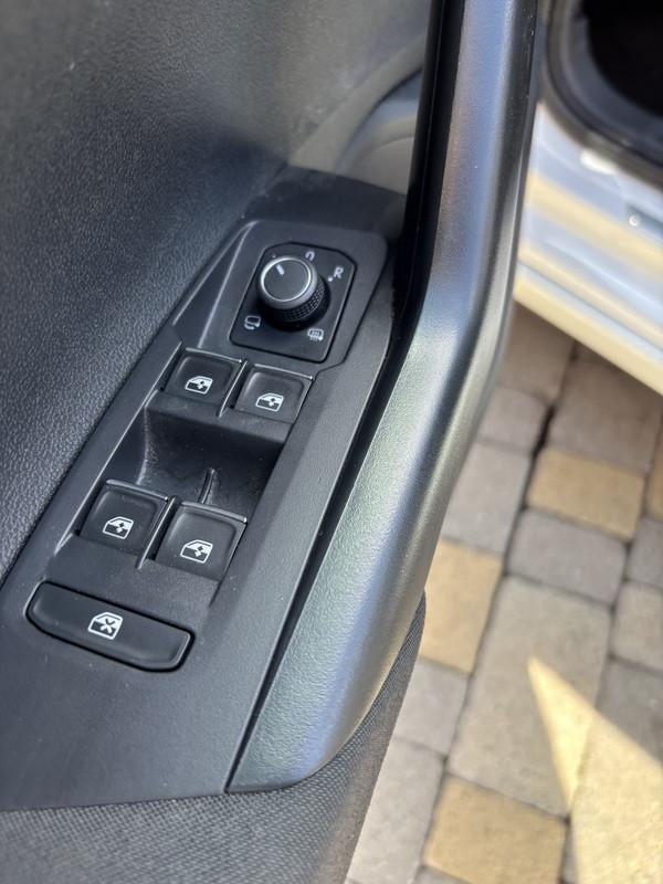 Volkswagen Taigo 1.0 tsi R-Line 110cv MATRIX-APP CONNECT-17"