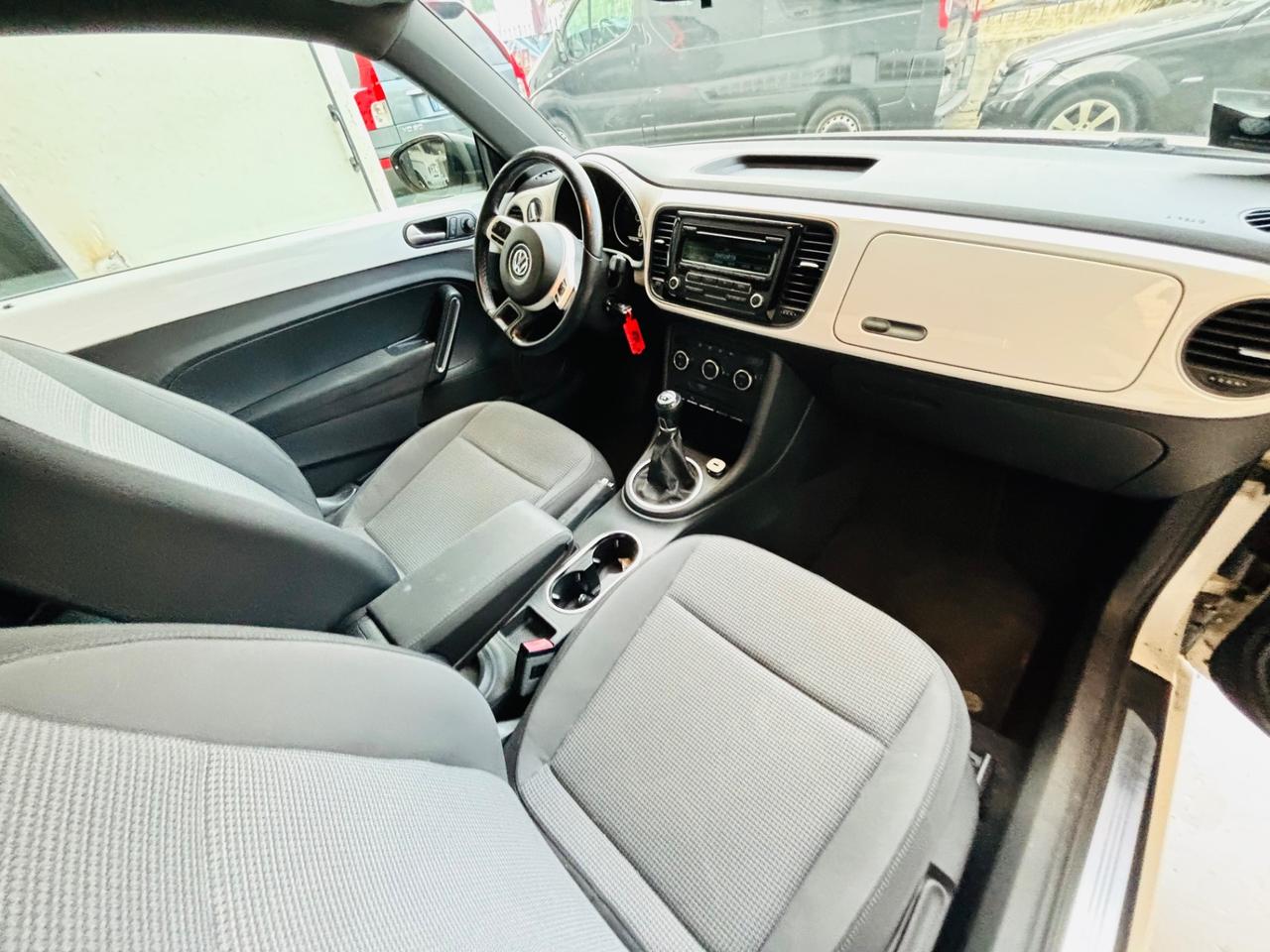 Volkswagen Maggiolino 1.6 TDI DSG Design