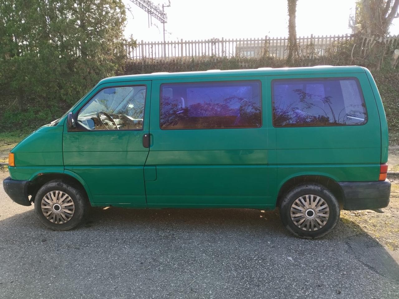 Volkswagen Transporter 2.4 D Caravelle