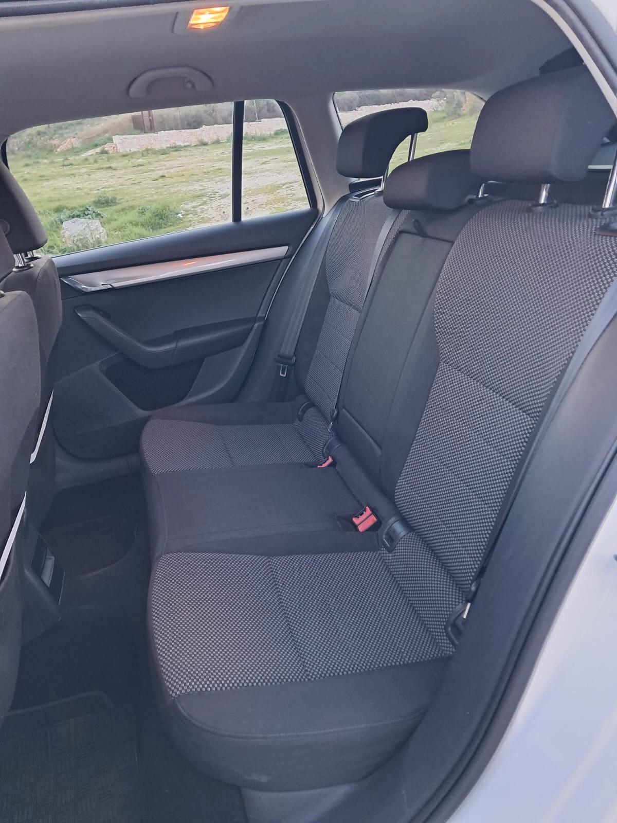Skoda Octavia 1.6 TDI CR 105 CV DSG Wagon Elegance
