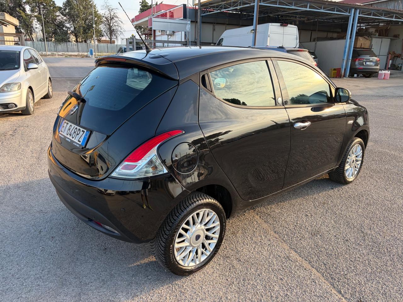 Lancia Ypsilon 0.9 TwinAir 85 CV 5 porte Metano Ecochic Gold