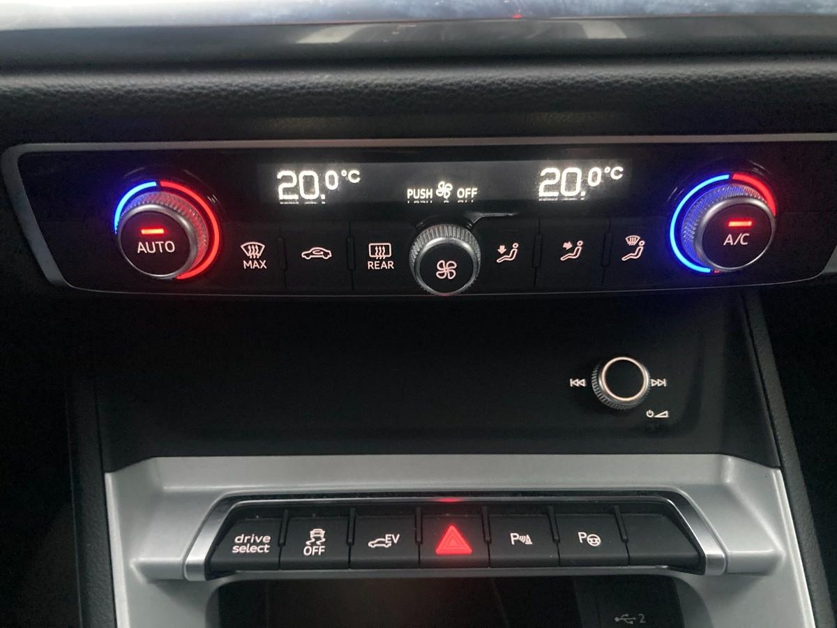 AUDI Q3 45 1.4 tfsi e Business s-tronic